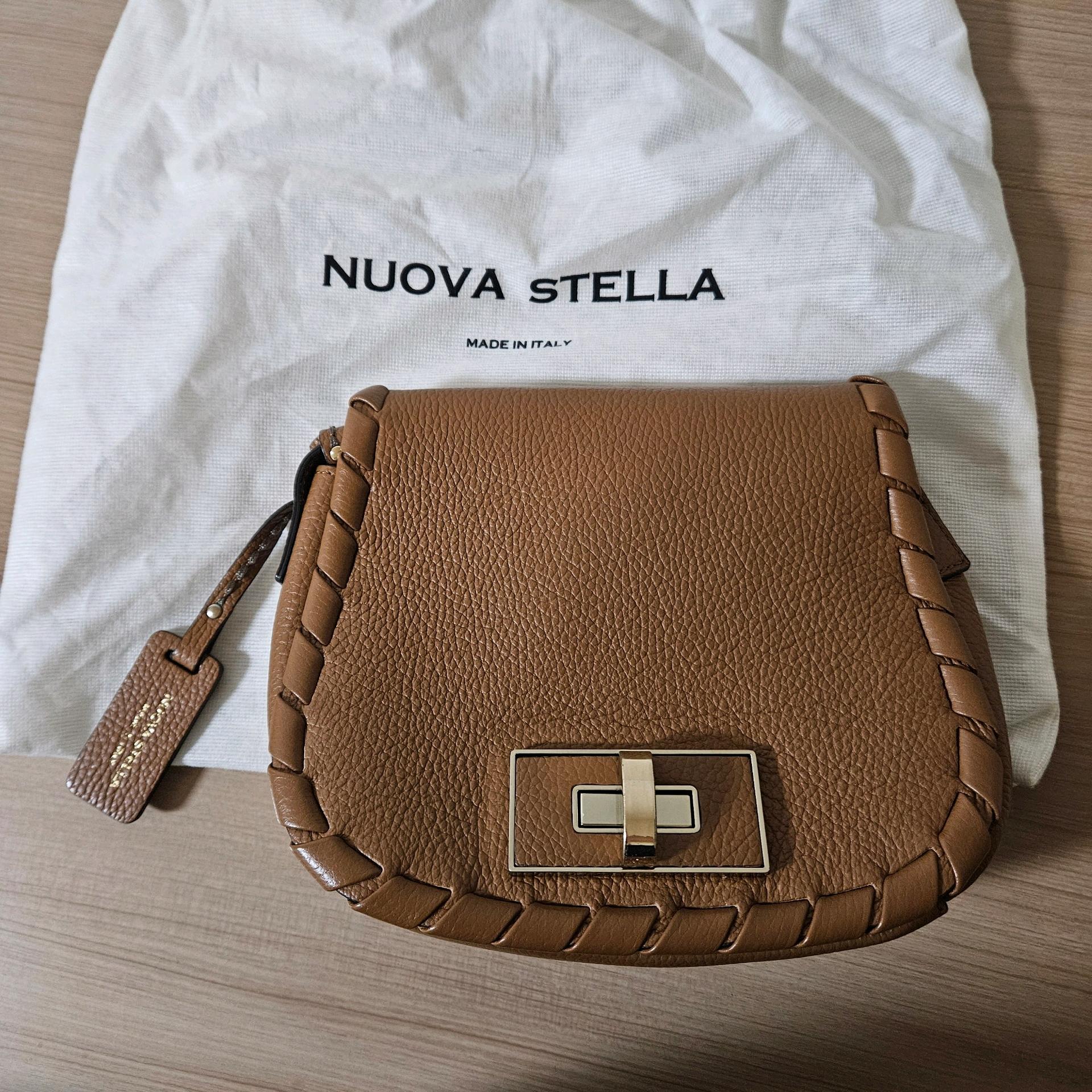 일모 NUOVA STELLA 꼬임 크로스백(소가죽 제품) 정가49만 2