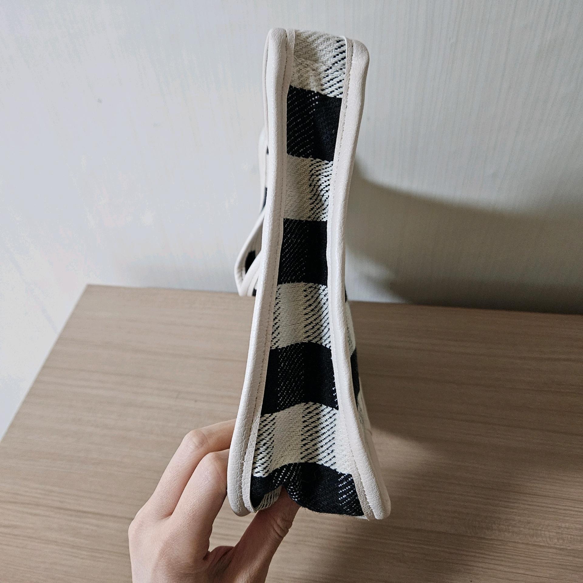 [새상품] 언에디트 바바라백(블랙 체크) 정가5.9 6