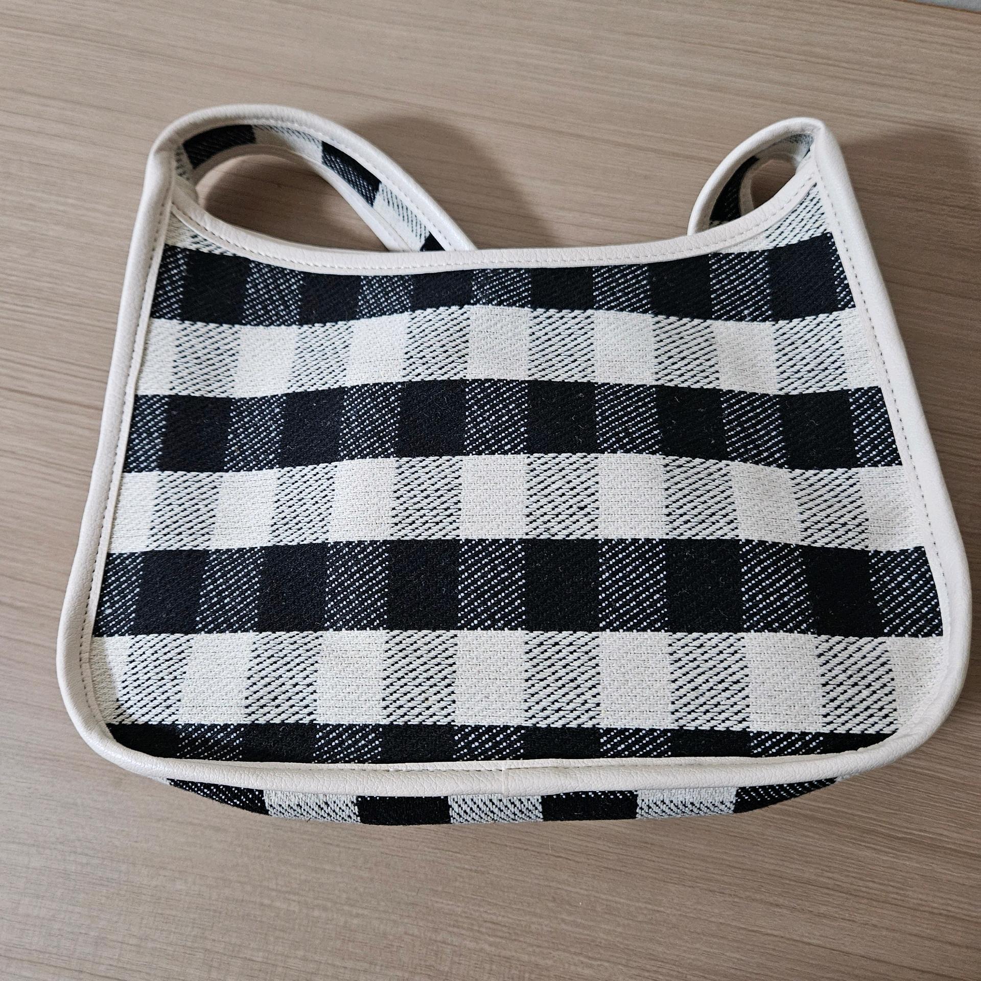 [새상품] 언에디트 바바라백(블랙 체크) 정가5.9 8
