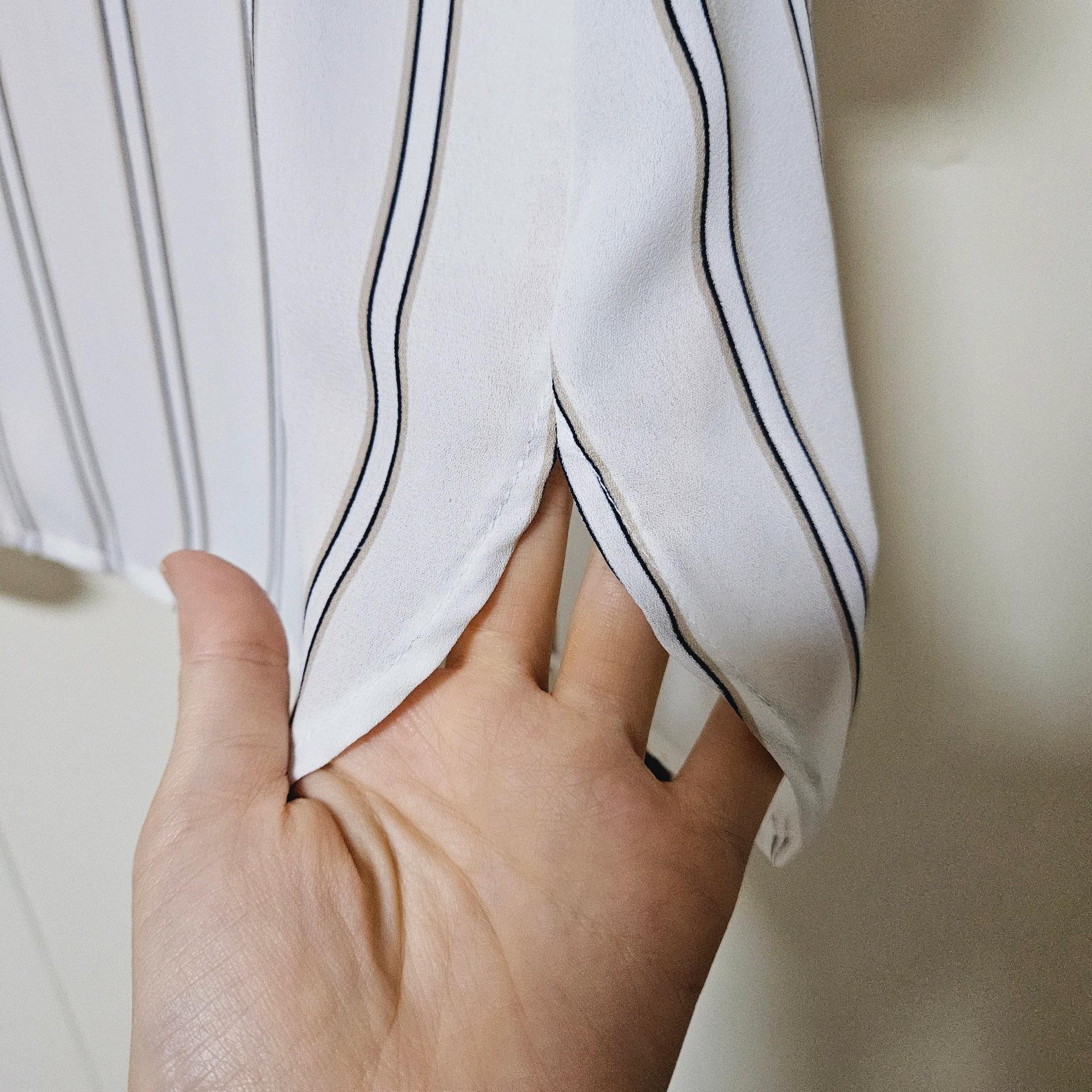[새상품] 고퀄 뒷단추 소매프릴 스트라이프 블라우스 8