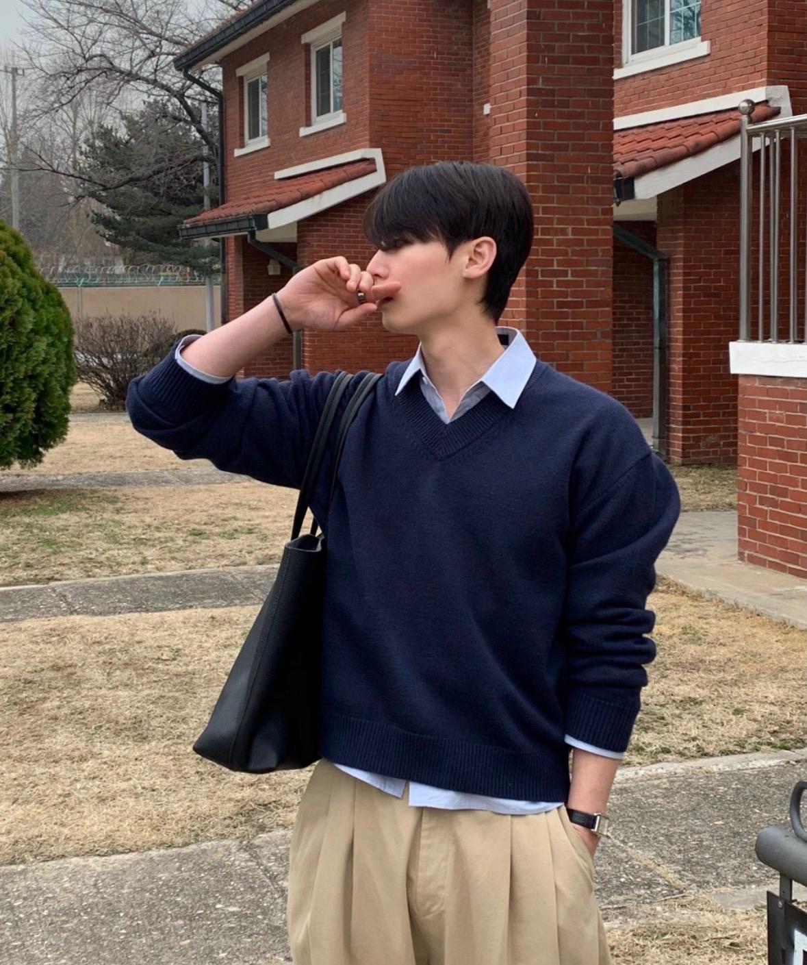미니멀 크롭 레이어드 브이넥 니트 2