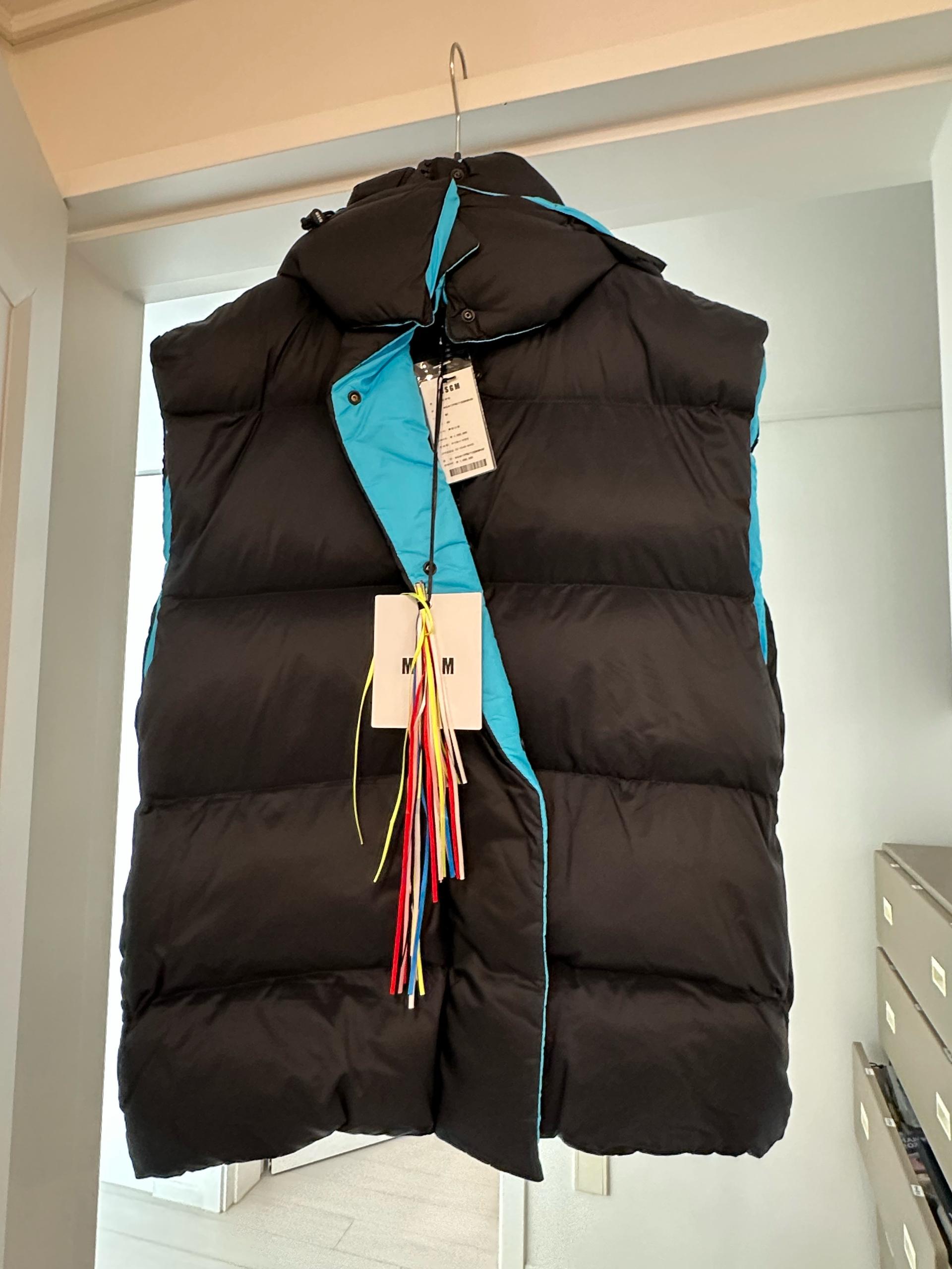새상품정품)택가격103만원MSGM 패딩 조끼 양면으로가능 스카이블루 블랙 40 2