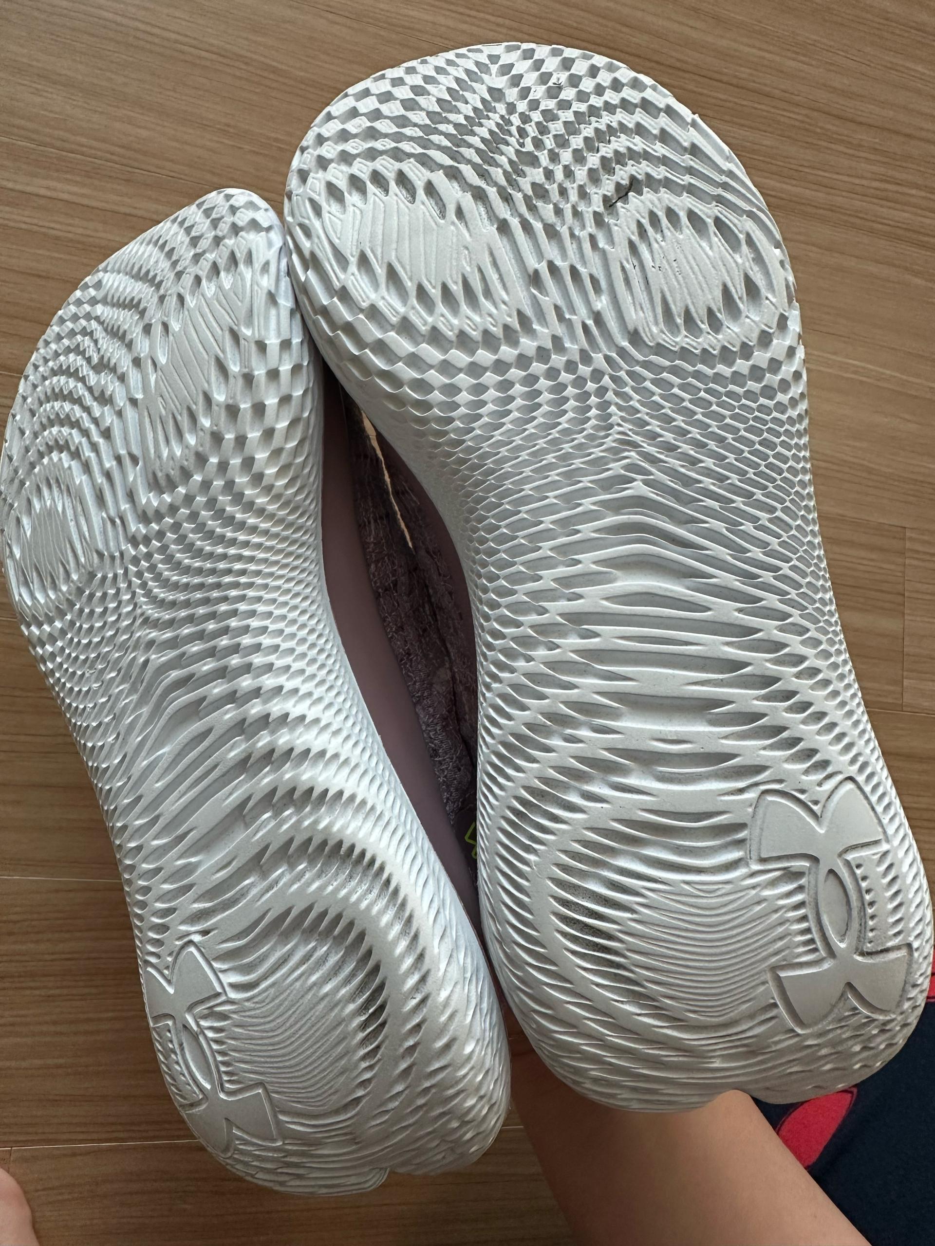 언더아머 UA W FLOW Velociti Wind 240 핑크 5