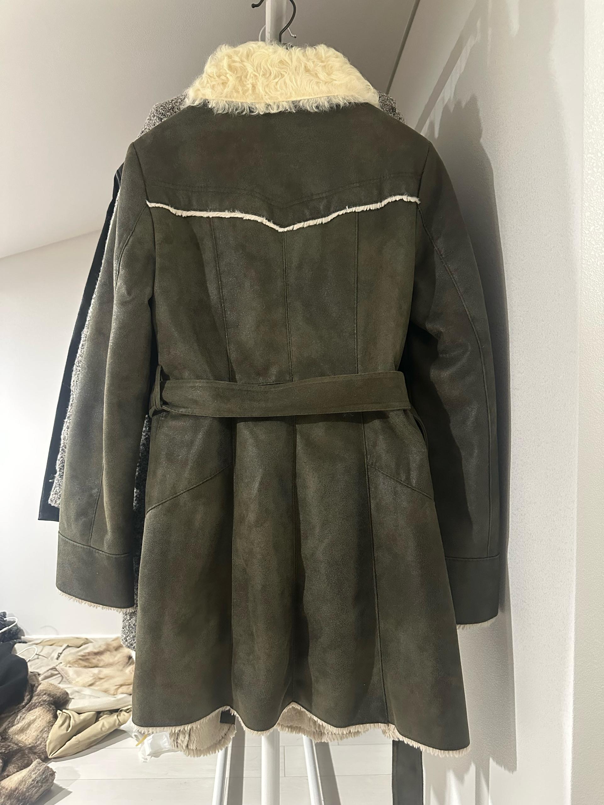 릴리앤 양가죽 무스탕 3