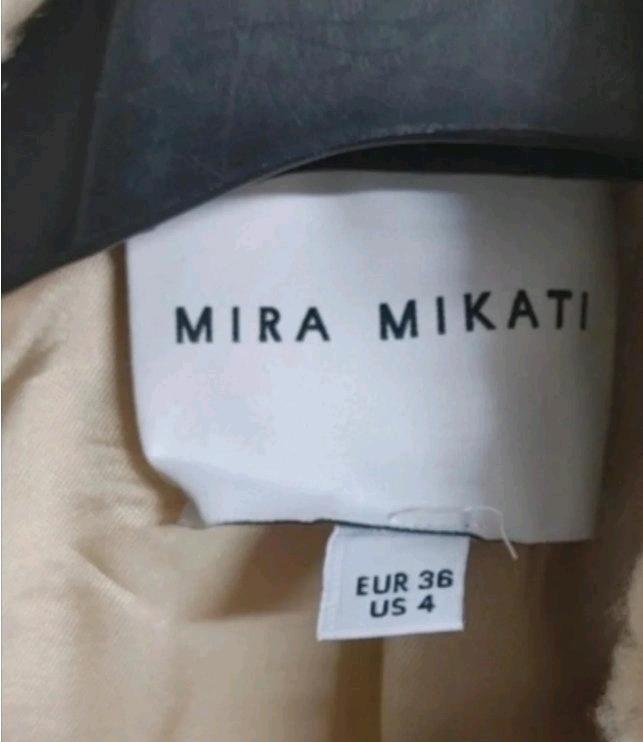 Mira Mikati 코트  4