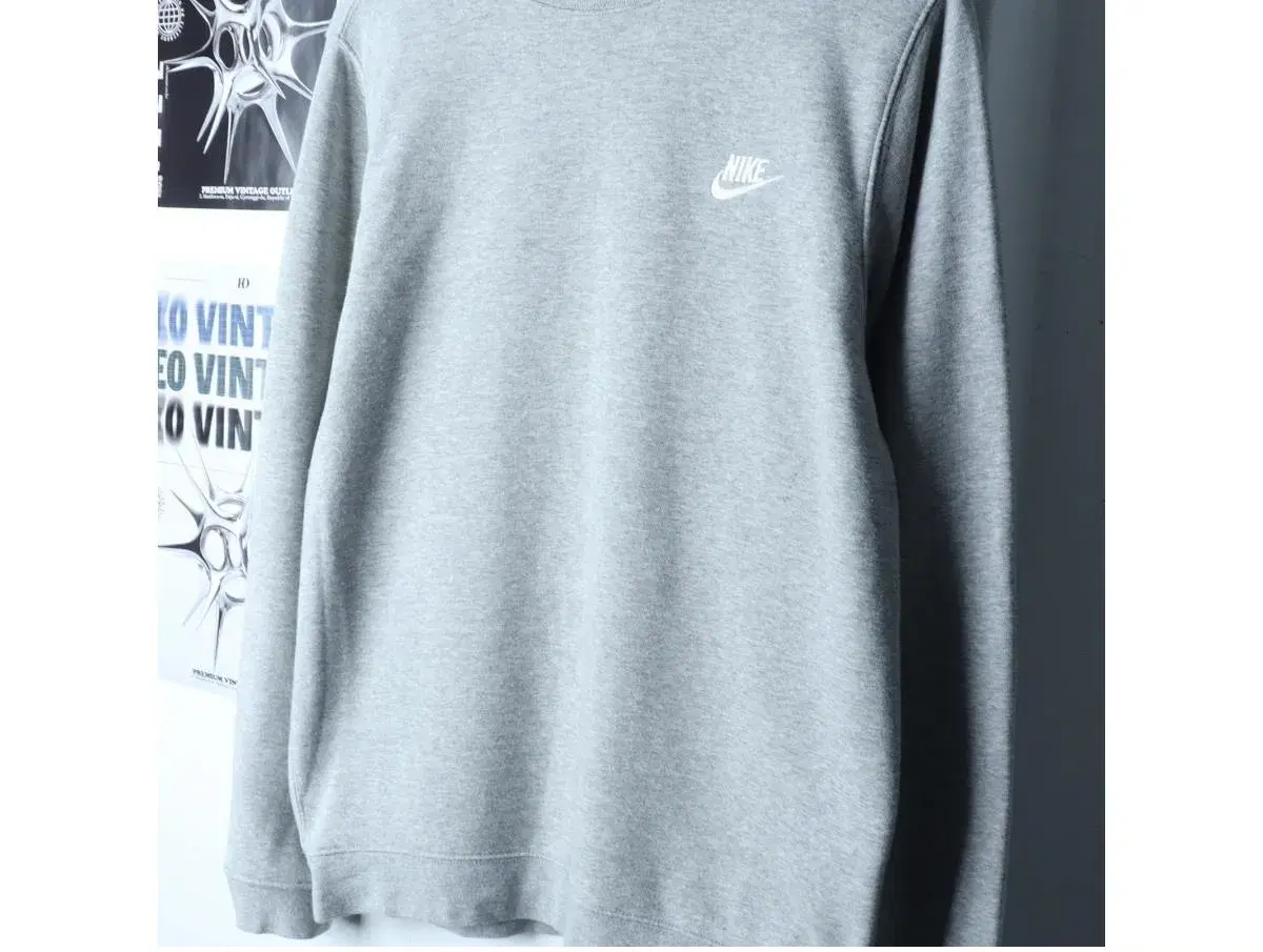 (L) NIKE 나이키 맨투맨 티셔츠 스몰로고 그레이 올드스쿨 2