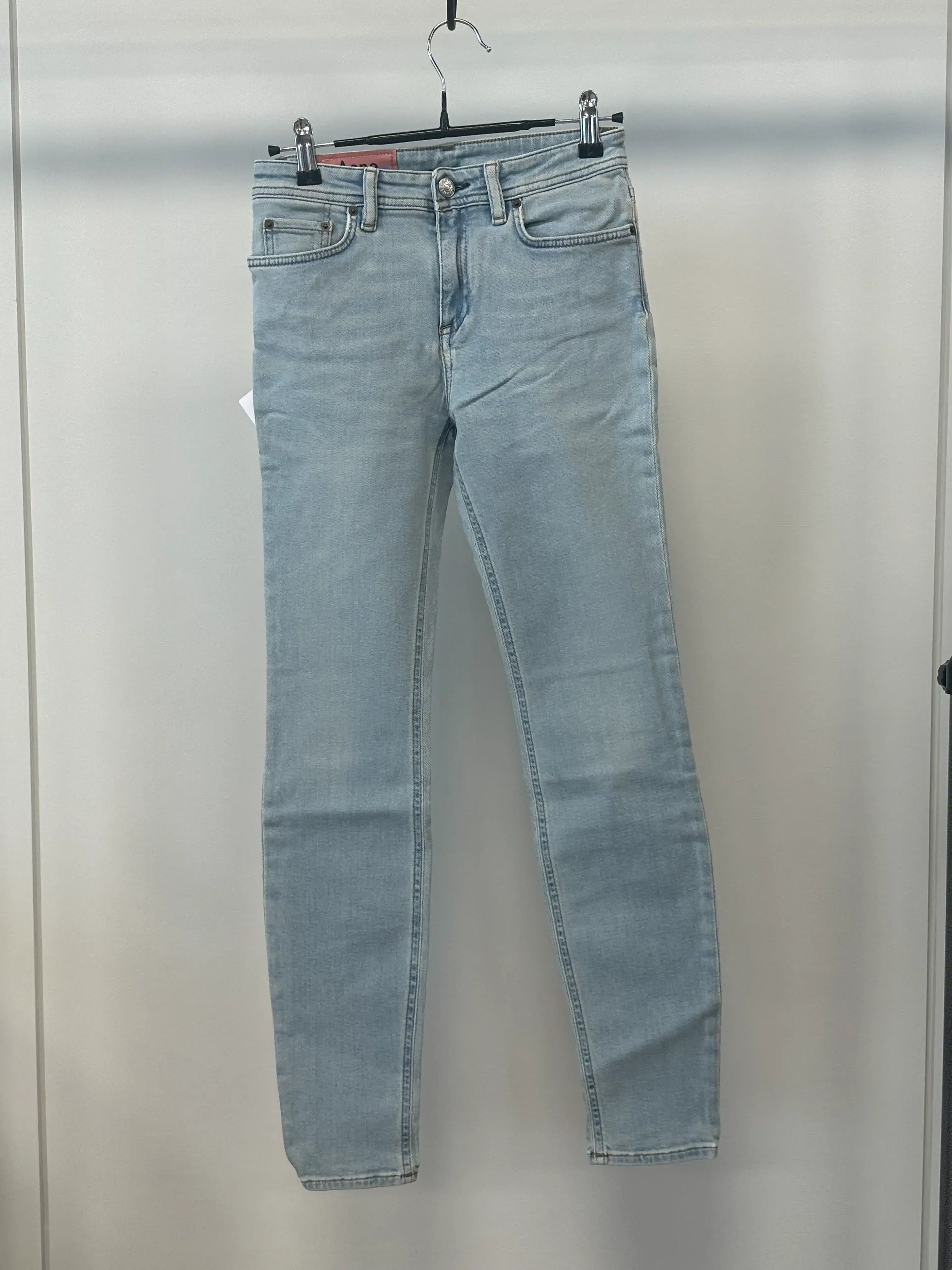 [80% 할인] ACNE STUDIOS 백로고 로우라이즈 페이드 스키니진 (25inch) 3