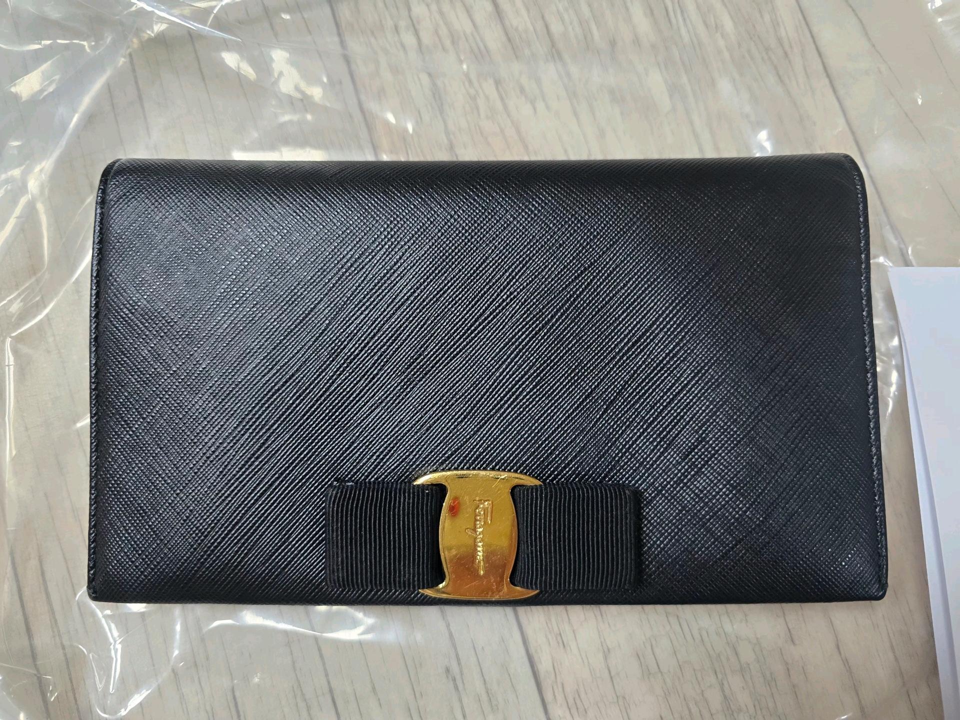 정품 페라가모 바라 체인월렛(블랙)