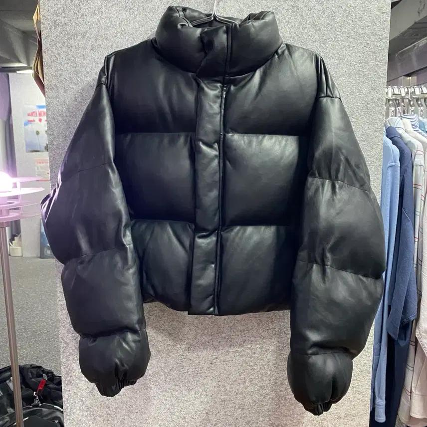 블랙업 블랙 스트링 크롭 패딩 B4067 3