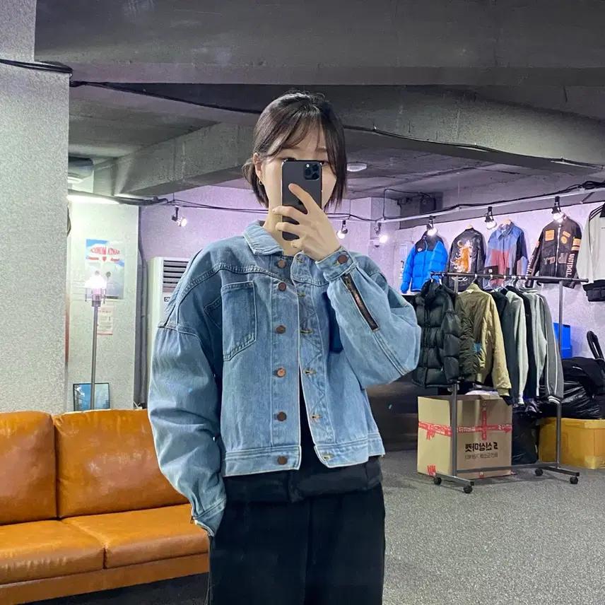 앤더슨벨 백절개 크롭 데님자켓 B3684 2