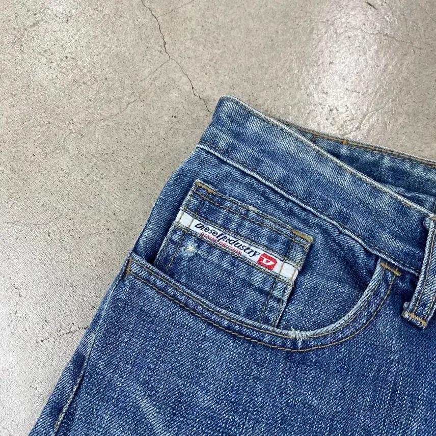 디젤 디테일 빈티지 워싱 데님 진 (32) 5