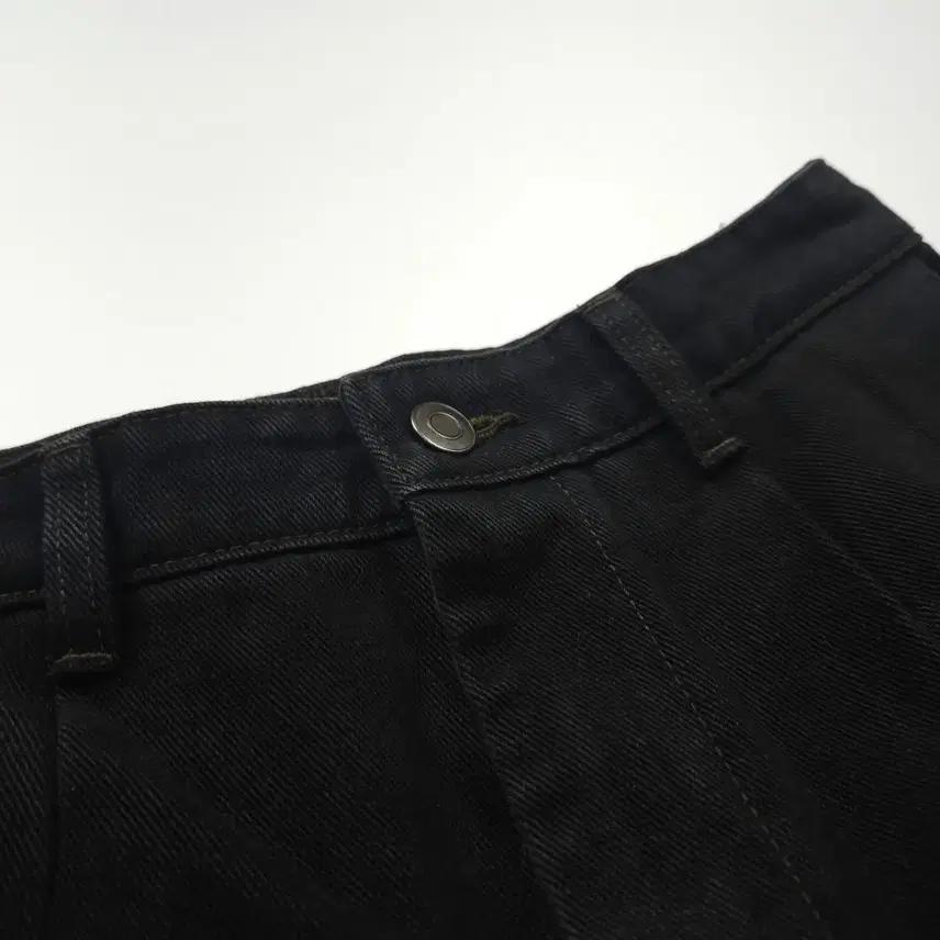 쿠어 핀턱 디테일 커브드 블랙 데님 팬츠 (S) 5