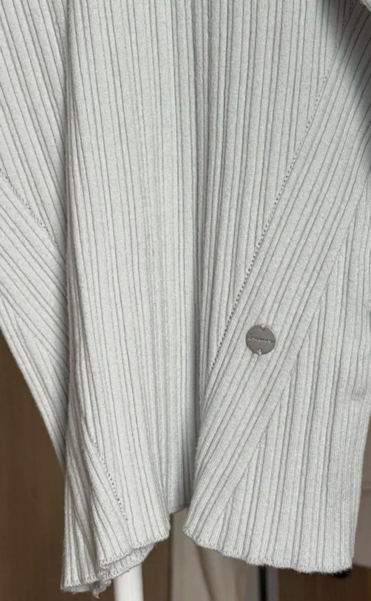 루에브르 Cut-out Asymmetric Knit Top 민트그레이 4