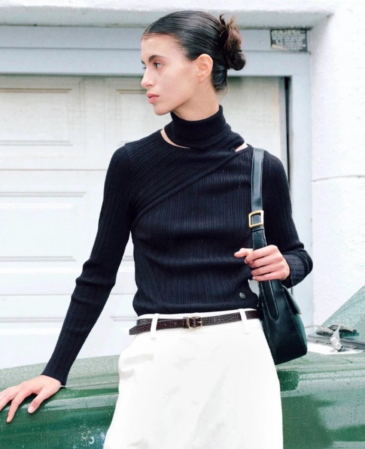 루에브르 Cut-out Asymmetric Knit Top 민트그레이 2