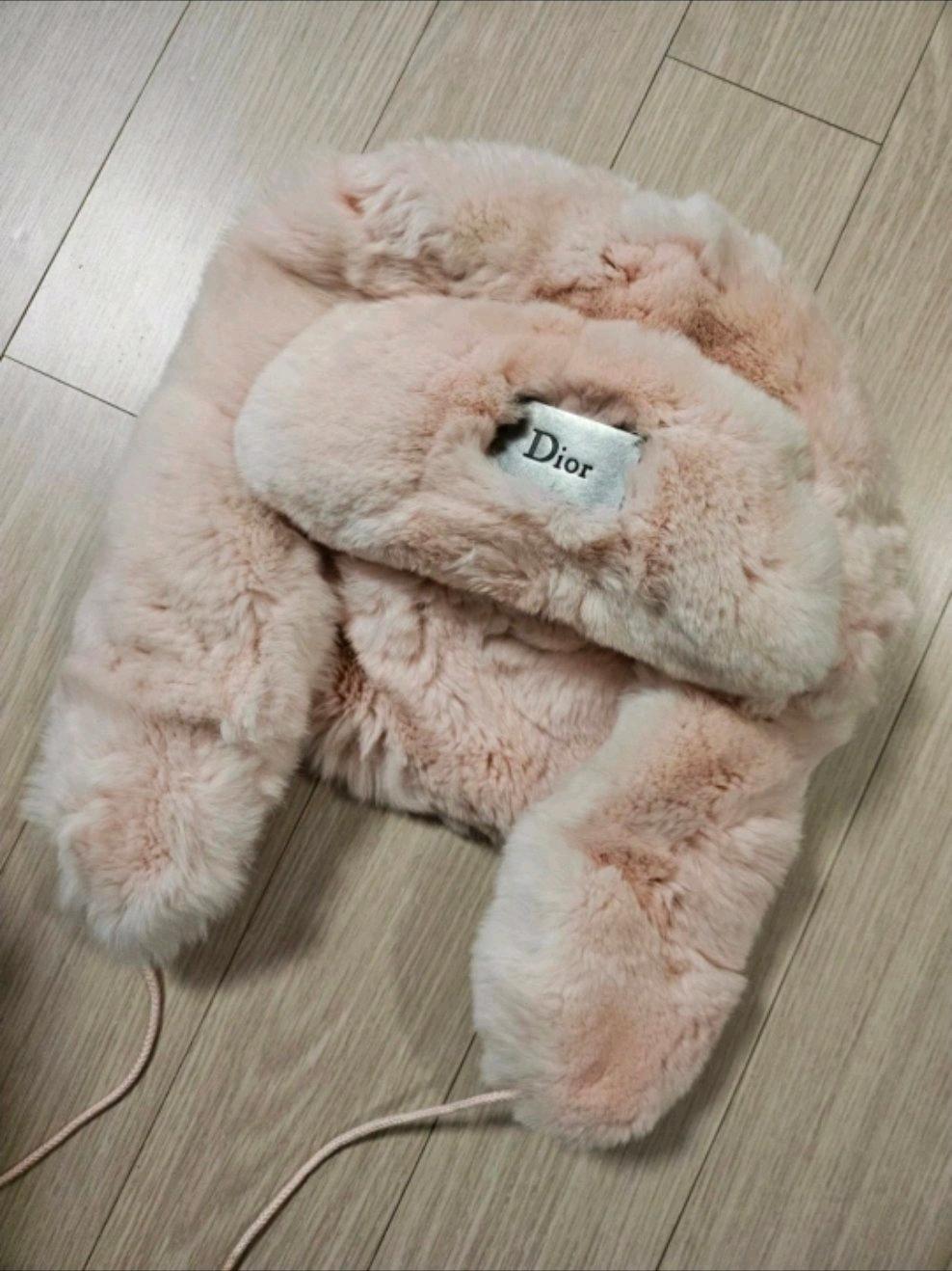 Christian Dior 핑크 퍼 모자 2