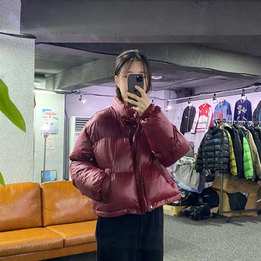 코드그라피 버건디 나일론 세미크롭 패딩 B3292 2