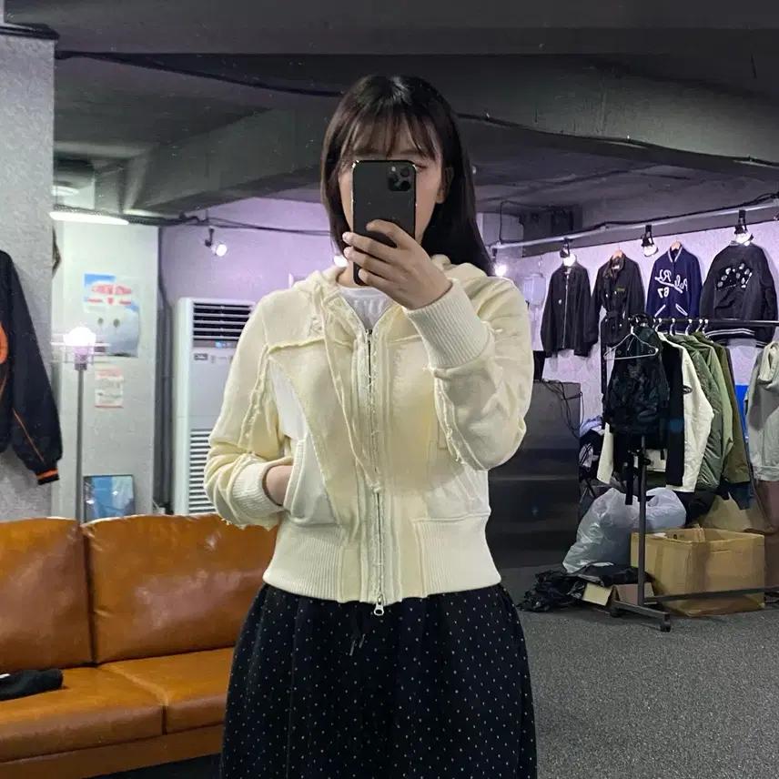 키르시 디테일 크롭 후드집업 B2708 2
