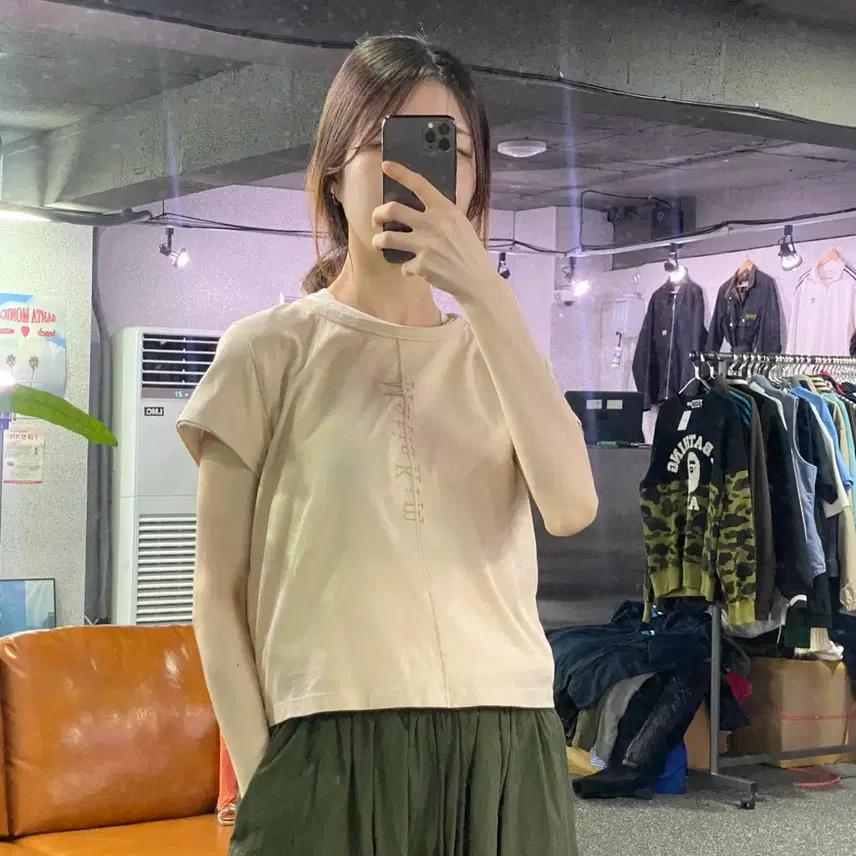마뗑킴 미들로고 스티치 베이지 반팔티 B1918 2