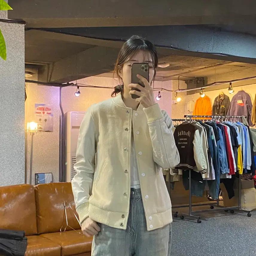 프릭스스토어 아이보리 봄버 자켓 0226 2