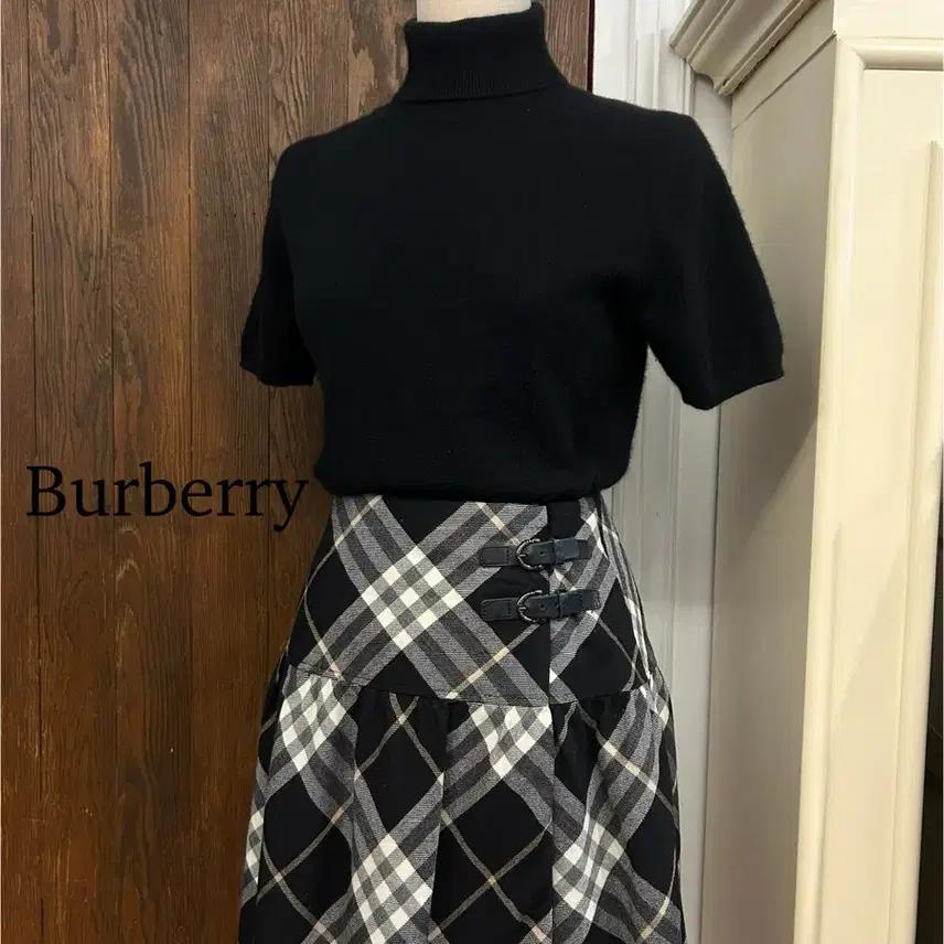 버버리 정품 블랙 노바체크 랩스커트 2