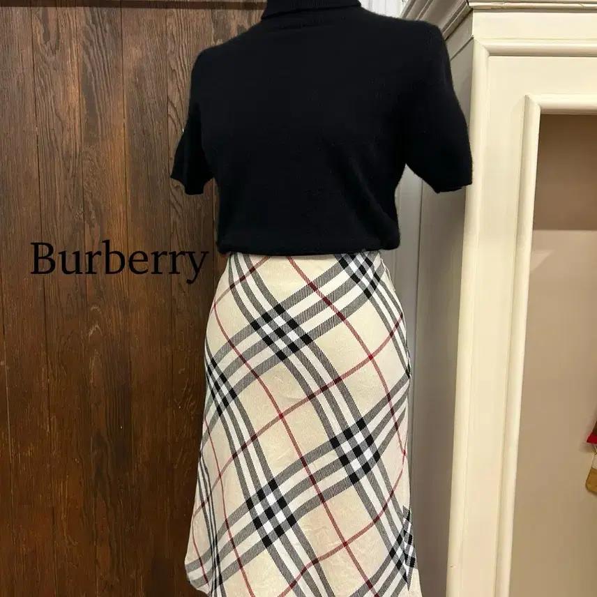 버버리 정품 노바체크 플레어 스커트 2