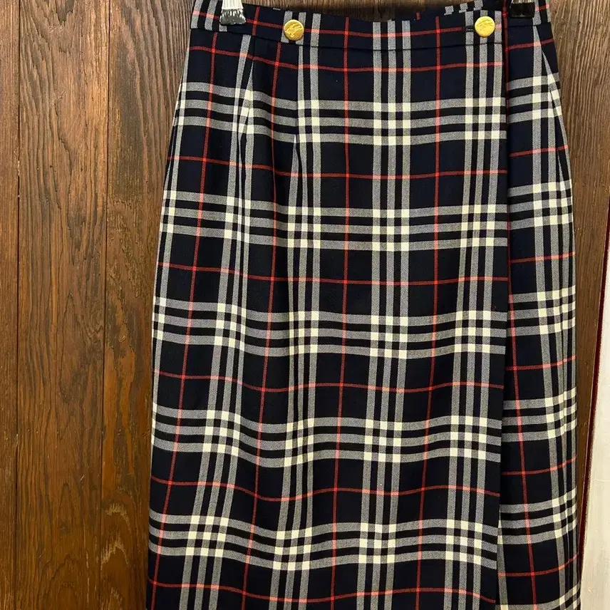 버버리 정품 블랙 노바체크 랩스커트 2