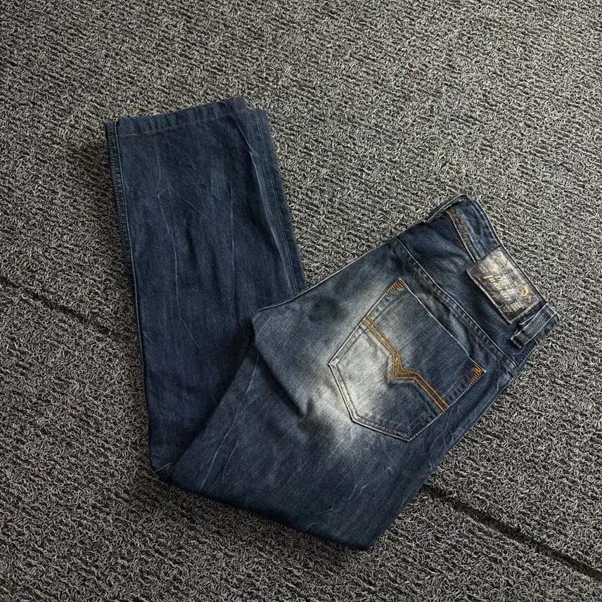 디젤 사파두 아카이브 데저트 워싱 레귤러 데님 팬츠 2950 2