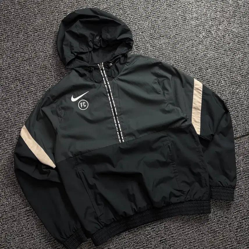 나이키 스우시로고 블랙 풀오버 우븐 아노락 웜업 1651 2
