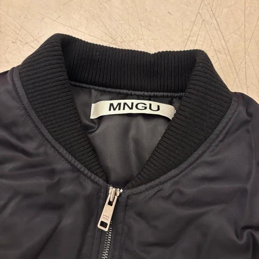 MNGU 블랙 봄버 자켓 4