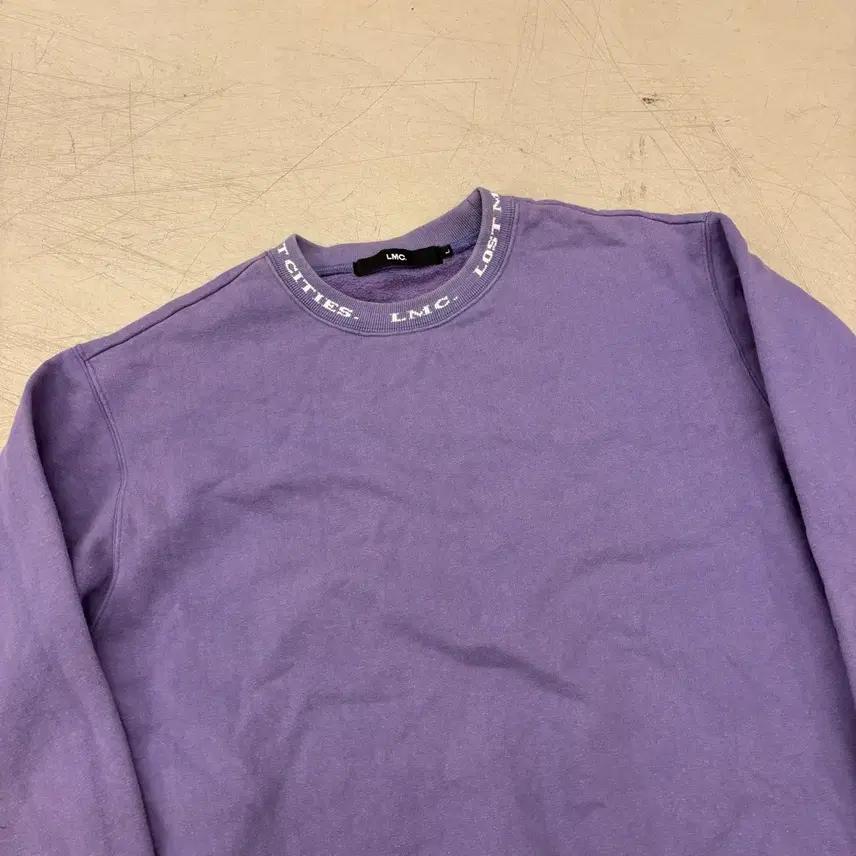 LMC 스펠아웃 퍼플 맨투맨 3