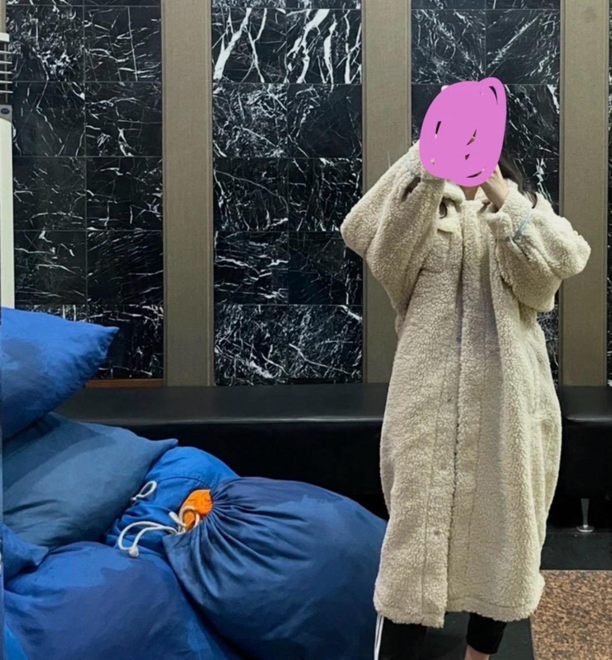 아디다스 양털 뽀글이 코지 롱 자켓 4