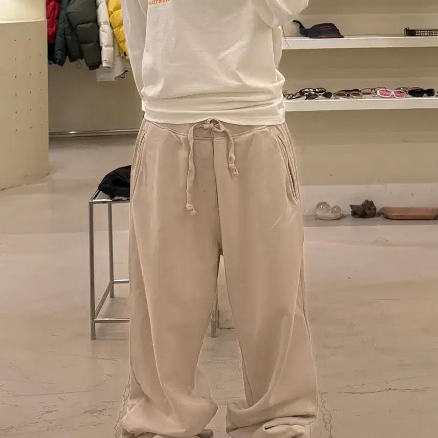나이키 스우시 스웻 와이드 팬츠 베이지 U847 2