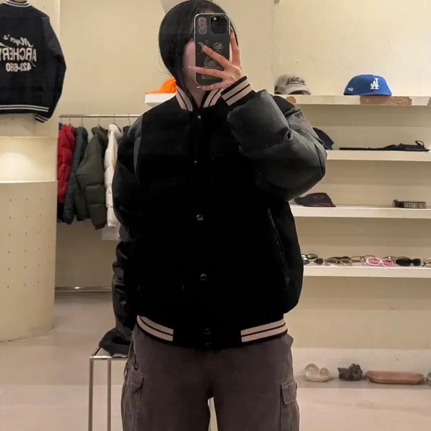 마뗑킴 빅로고 레더 다운 패딩 U842 2