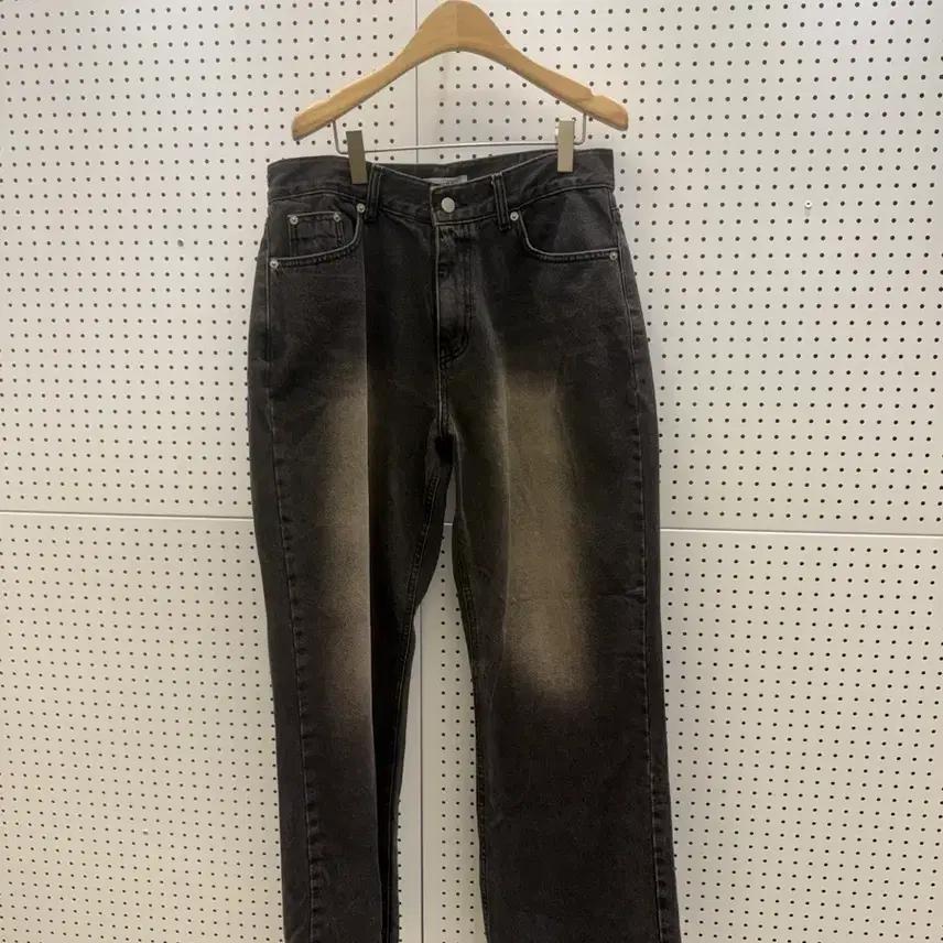 뮤즈 워시드 블랙 스트레이트 데님 팬츠 3