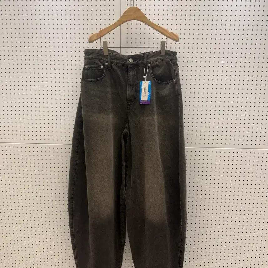 더크로스 워시드 블랙 벌룬핏 데님 U712 4