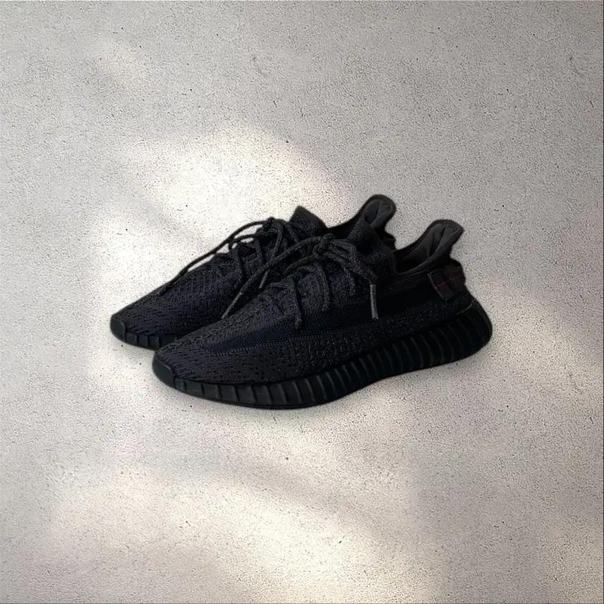 아디다스 이지부스트 350 V2 트리플 블랙 2