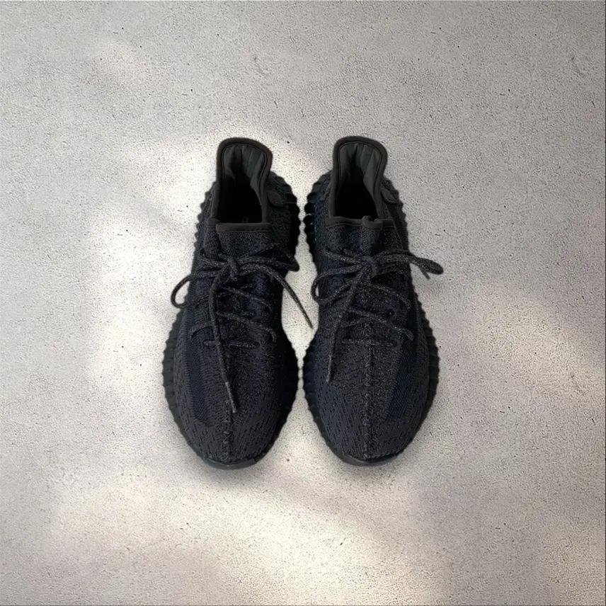 아디다스 이지부스트 350 V2 트리플 블랙 3