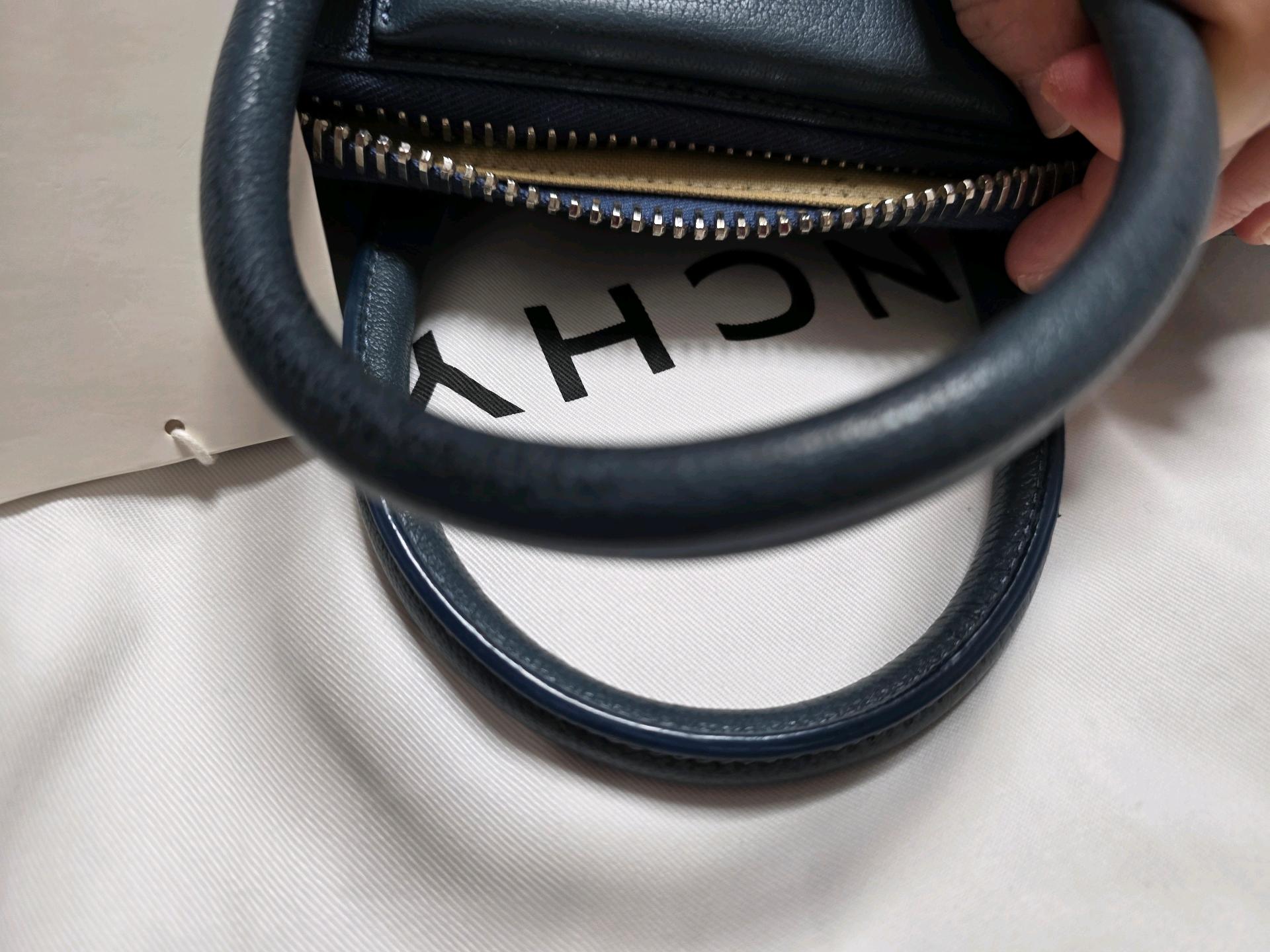 지방시 안티고나  3