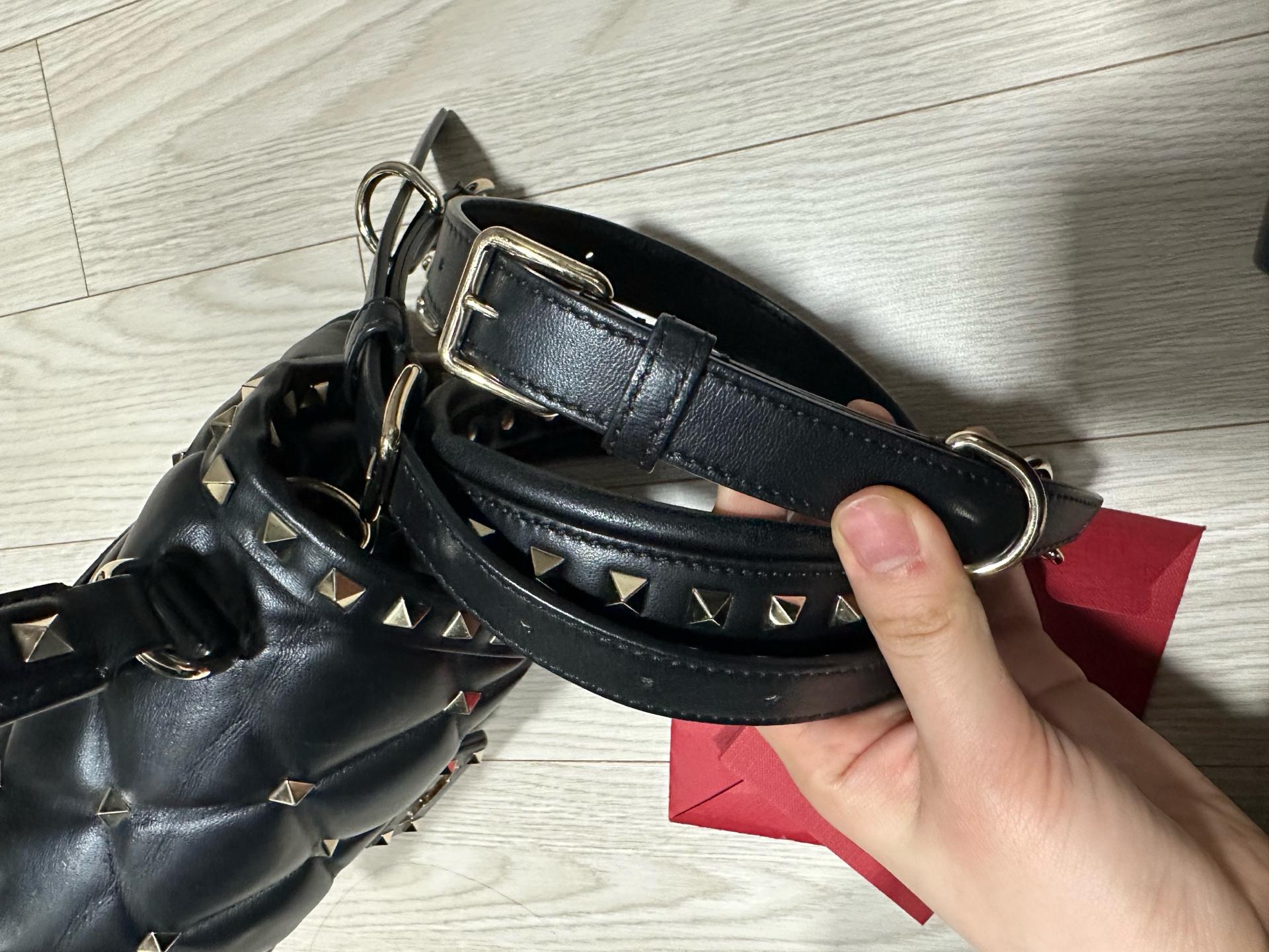 발렌티노 락스터드 스파이크 탑핸들 숄더백 10