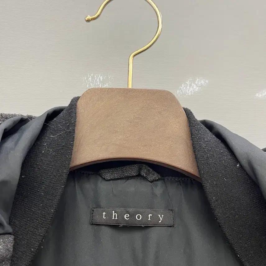 theory 띠어리 차콜 그레이 패딩 조끼 8