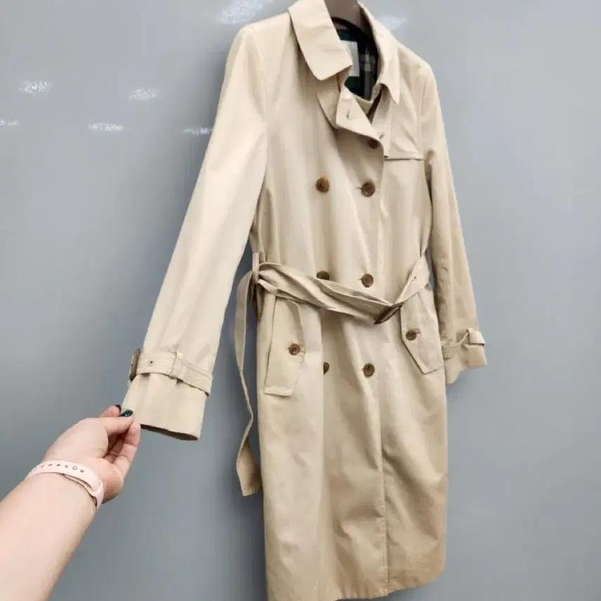 BCBG 베이지색 트렌치 코트 3