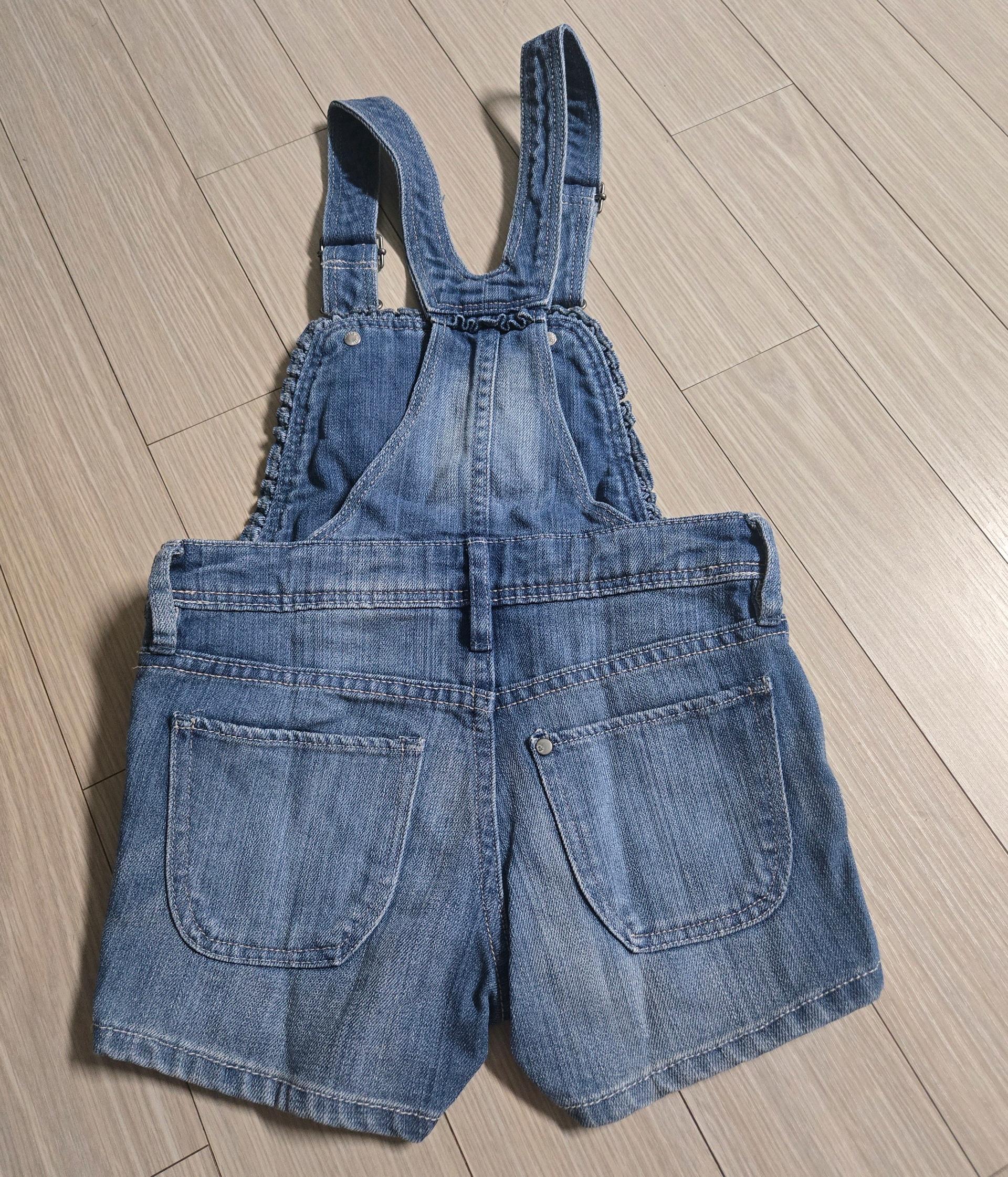 H&M 데님 멜빵 반바지입니다사이즈는 EUR 122 (6-7세) 3