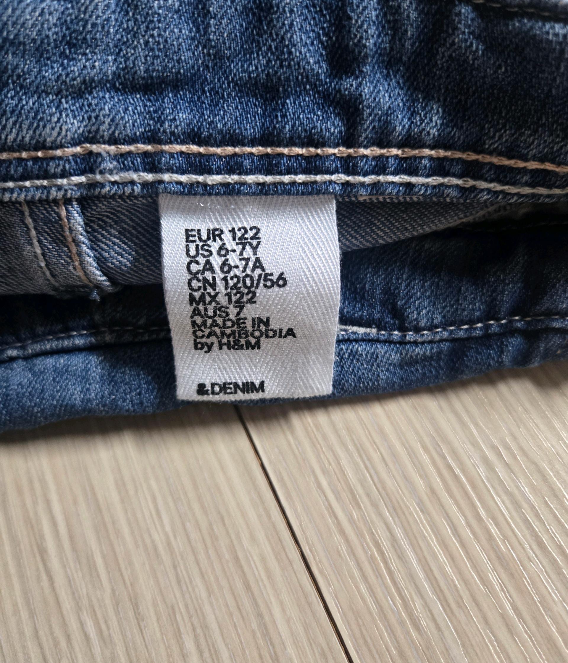 H&M 데님 멜빵 반바지입니다사이즈는 EUR 122 (6-7세) 4
