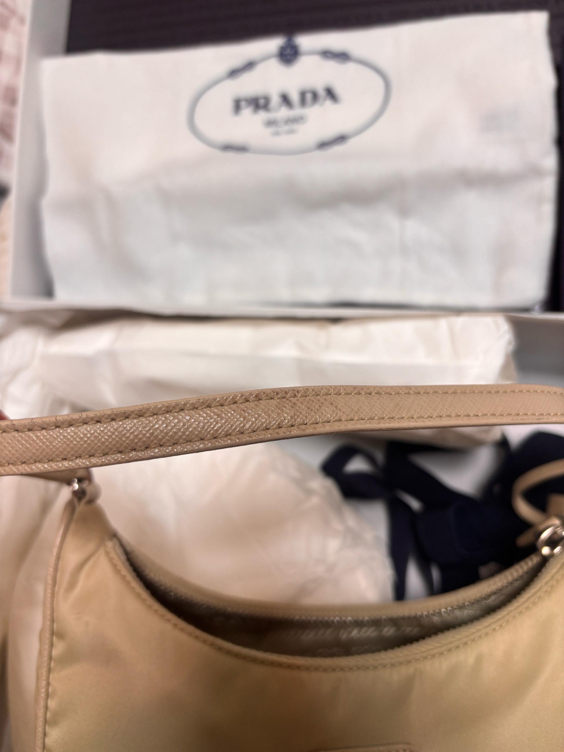 프라다 리에디션 나일론 호보백 베이지 7