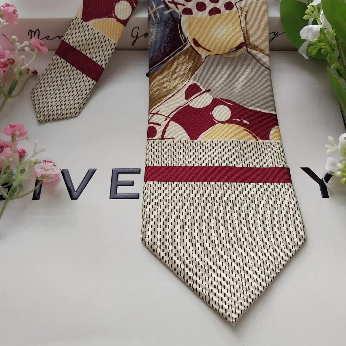 지방시 실크 아이보리 아트 패널 넥타이 9.5cm A등급 K1838 8