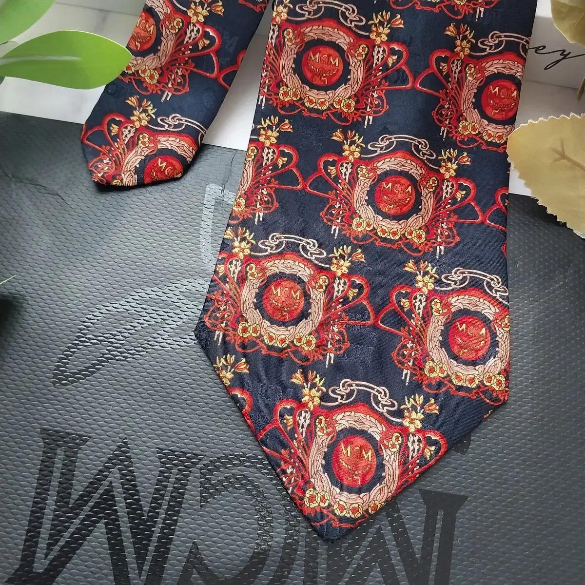 MCM 실크 블랙 레드&amp;옐로 패턴 넥타이 9.5cm A+등급 K1435 8