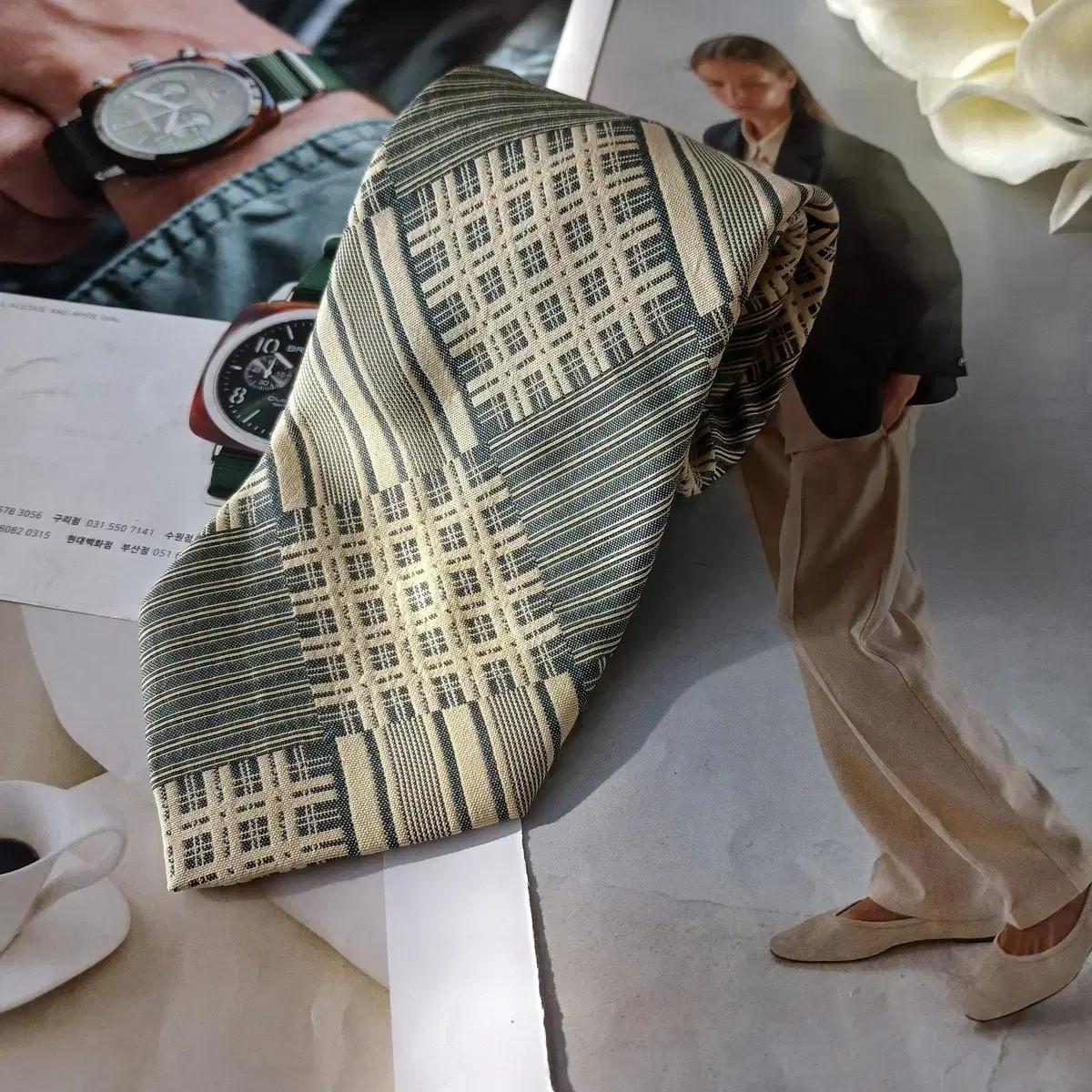 아쿠아스큐텀 실크 아이보리 체크 넥타이 9.5cm A+등급 A19008 2