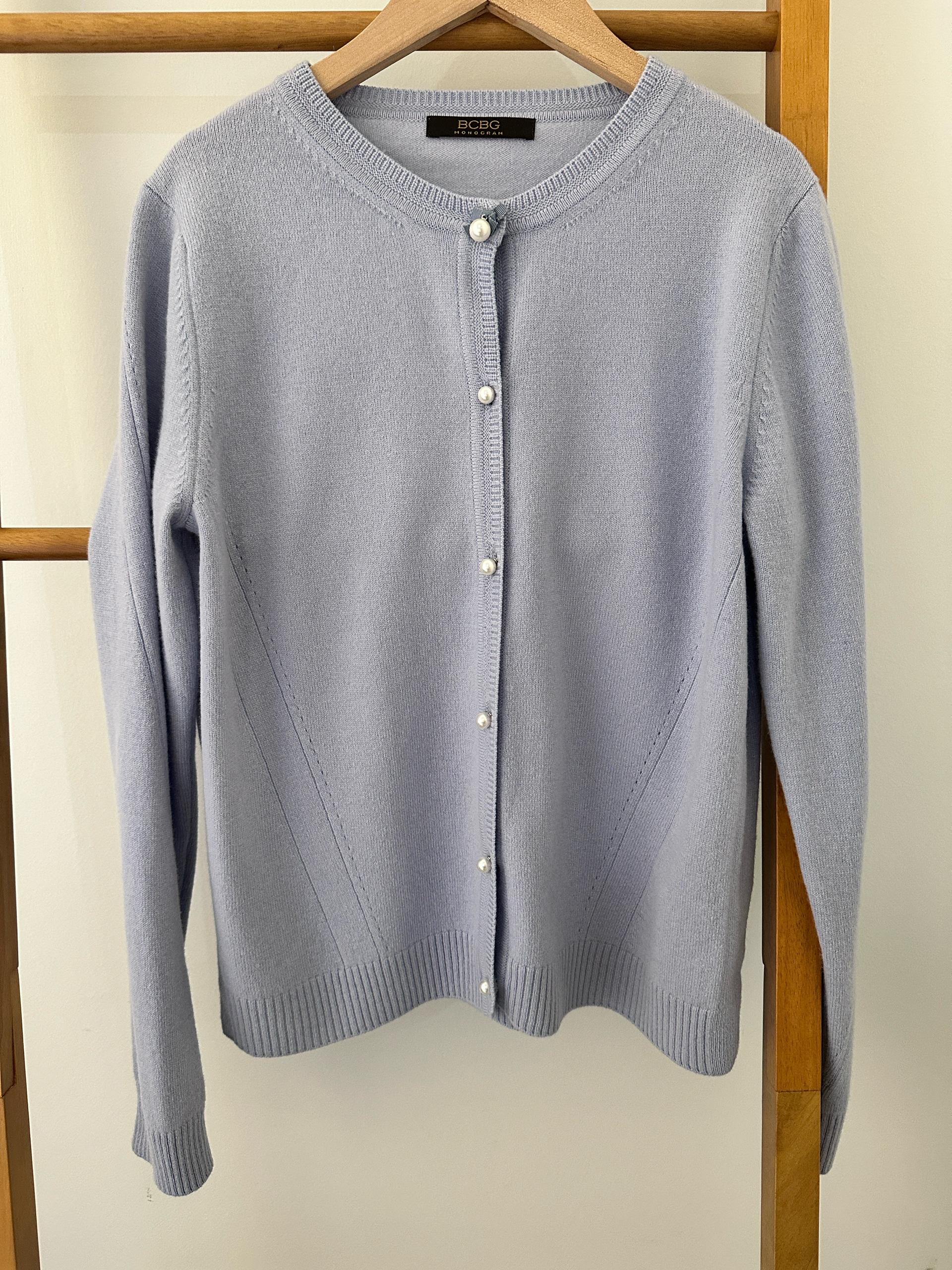 BCBG 페일블루 진주 버튼 캐시미어 블랜딩 가디건(사이즈 M) 2