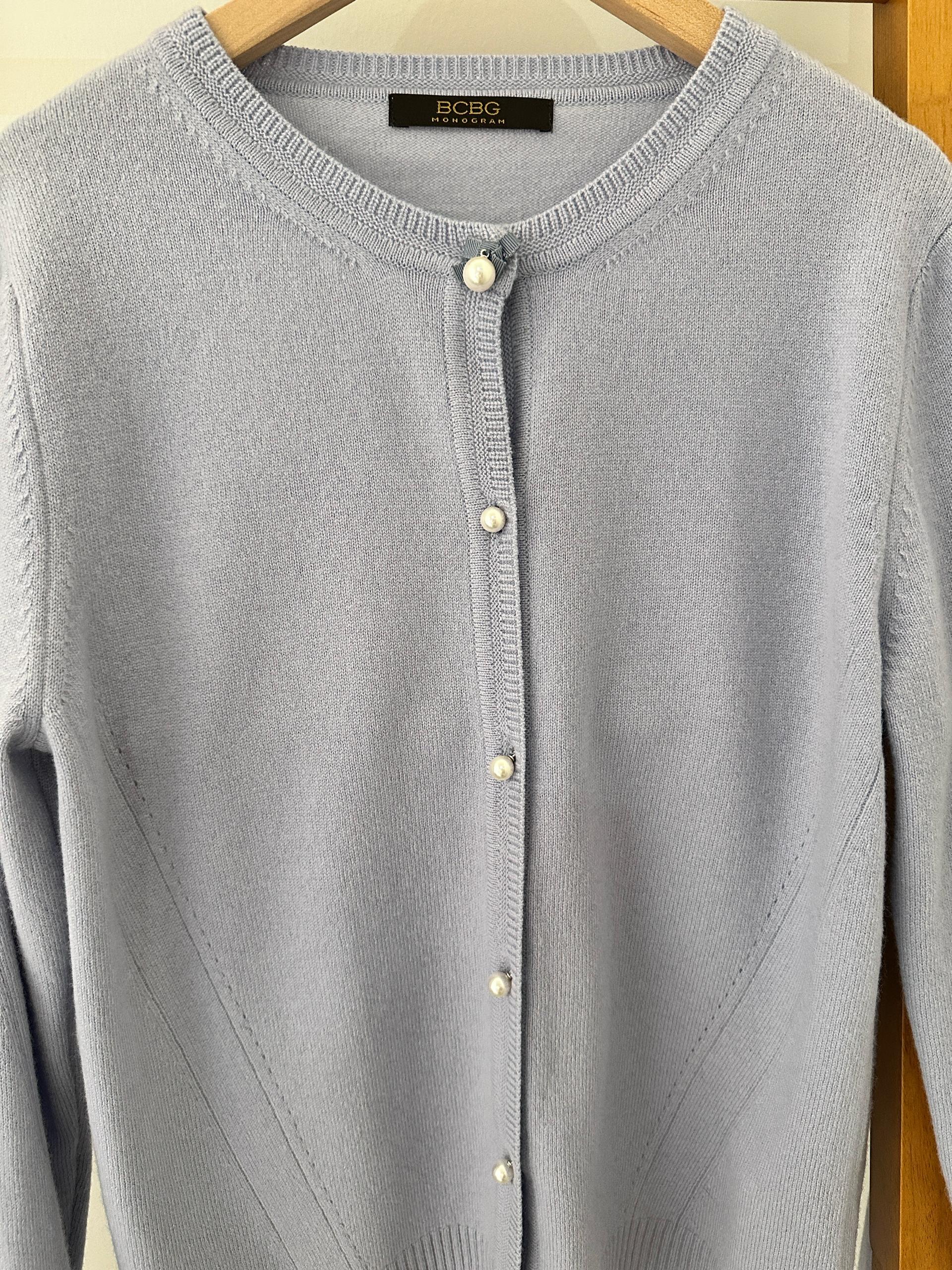BCBG 페일블루 진주 버튼 캐시미어 블랜딩 가디건(사이즈 M) 3