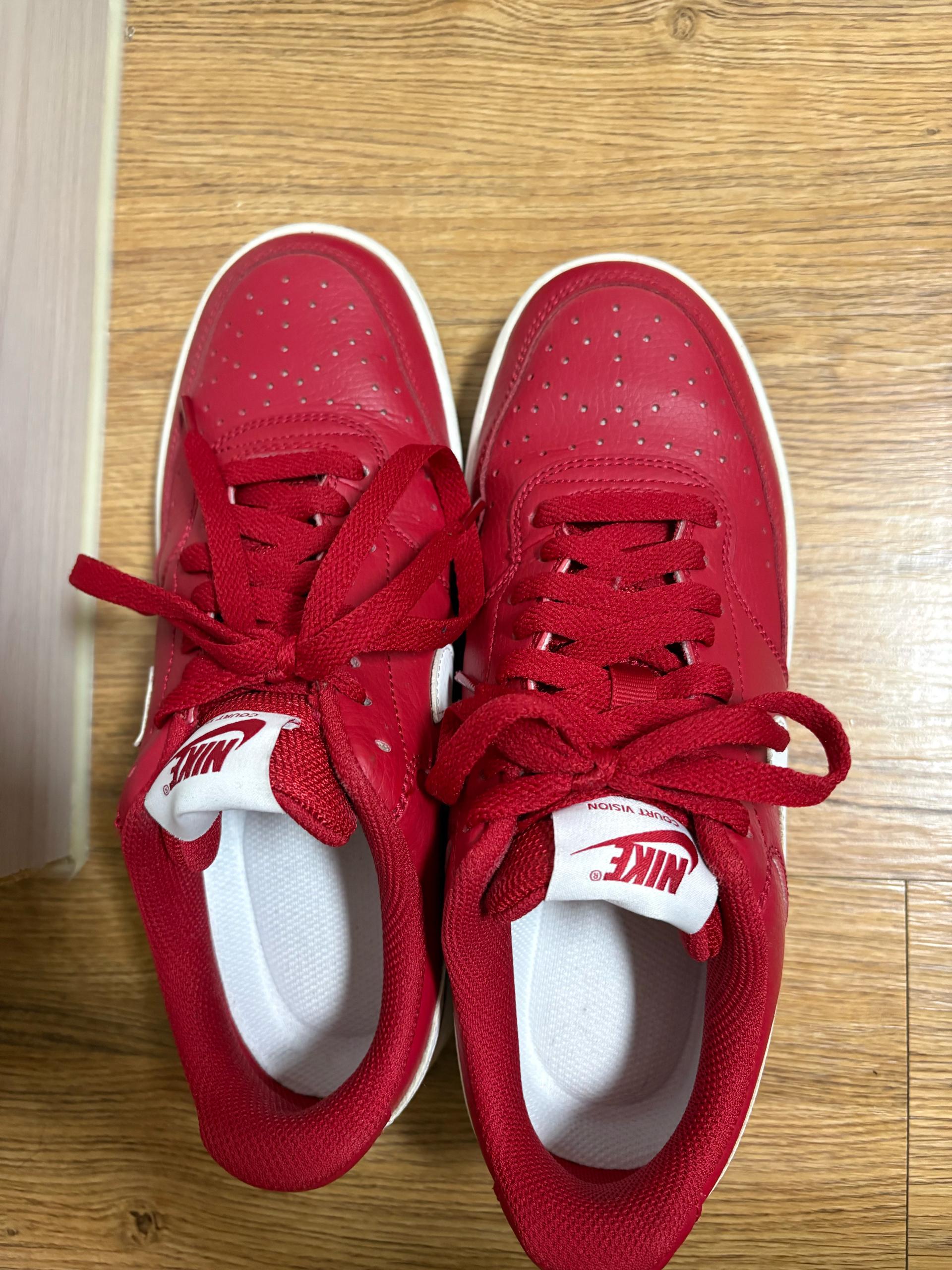 나이키 에어 레드 스니커즈 250